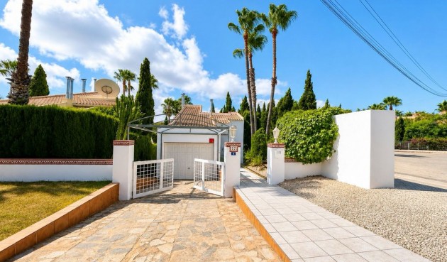 Brukt - Villa -
Villamartin - Costa Blanca