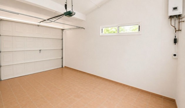 Brukt - Villa -
Villamartin - Costa Blanca