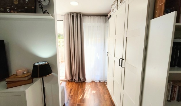 Resale - Bungalow -
Torrevieja - Costa Blanca