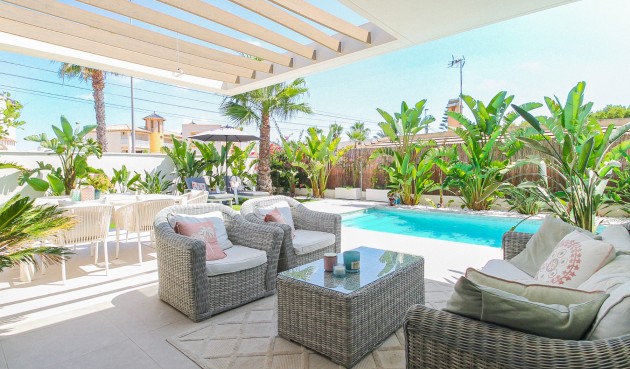 Resale - Villa -
Orihuela Costa - Costa Blanca
