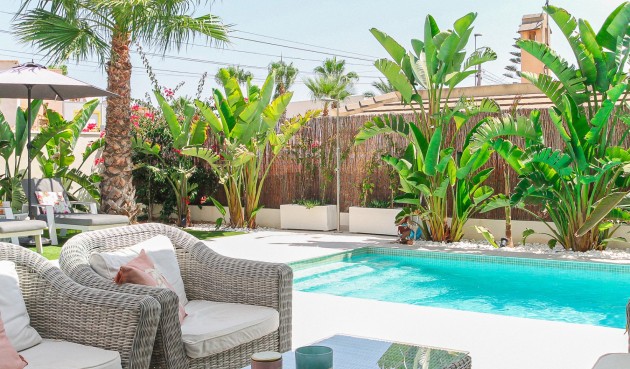 Resale - Villa -
Orihuela Costa - Costa Blanca