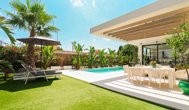 Resale - Villa -
Orihuela Costa - Costa Blanca