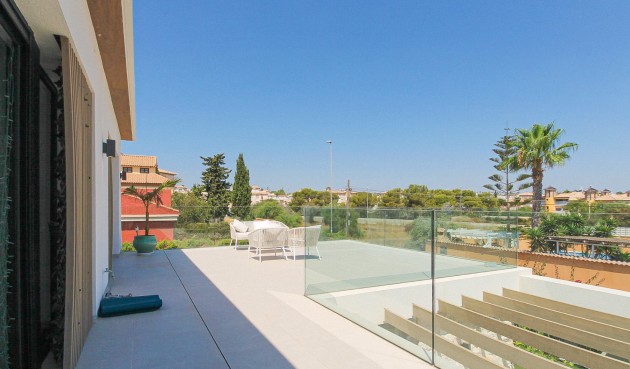 Resale - Villa -
Orihuela Costa - Costa Blanca