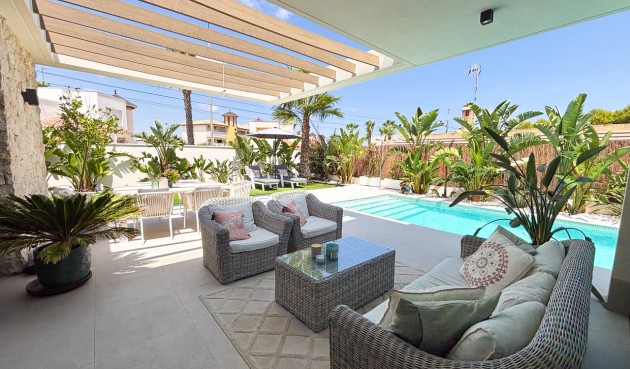 Resale - Villa -
Cabo Roig - Costa Blanca