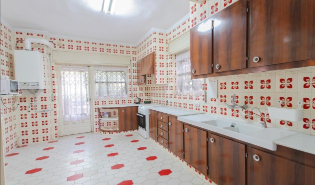 Resale - Villa -
El Campello - Costa Blanca