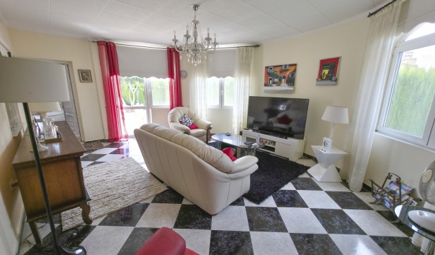 Resale - Villa -
Torrevieja - Costa Blanca