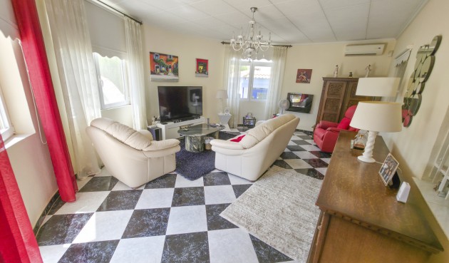 Resale - Villa -
Torrevieja - Costa Blanca