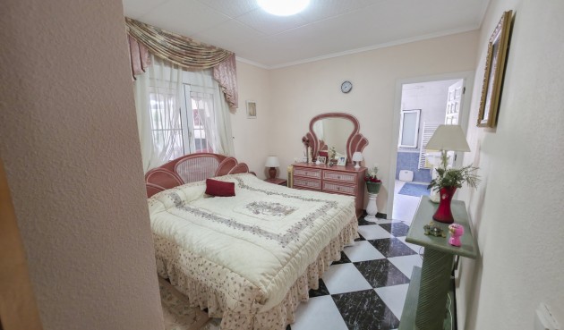 Resale - Villa -
Torrevieja - Costa Blanca
