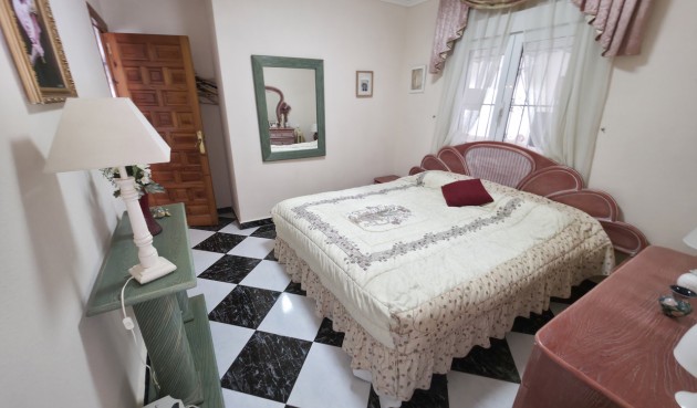 Resale - Villa -
Torrevieja - Costa Blanca