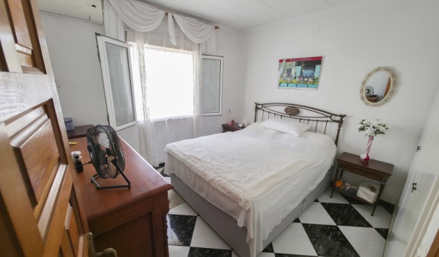 Resale - Villa -
Torrevieja - Costa Blanca