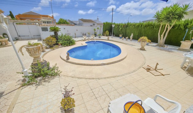 Resale - Villa -
Torrevieja - Costa Blanca