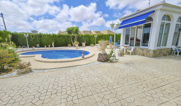Resale - Villa -
Torrevieja - Costa Blanca