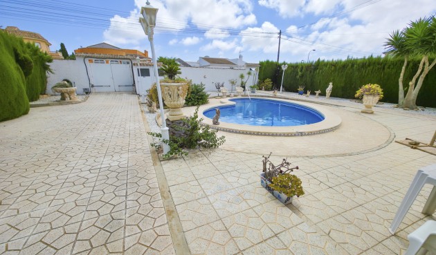 Resale - Villa -
Torrevieja - Costa Blanca