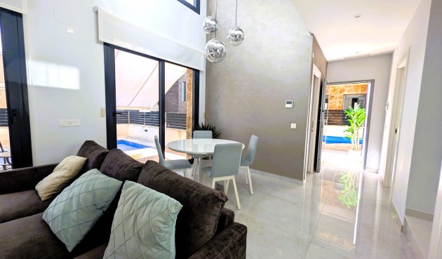 Resale - Villa -
Cabo Roig - Costa Blanca