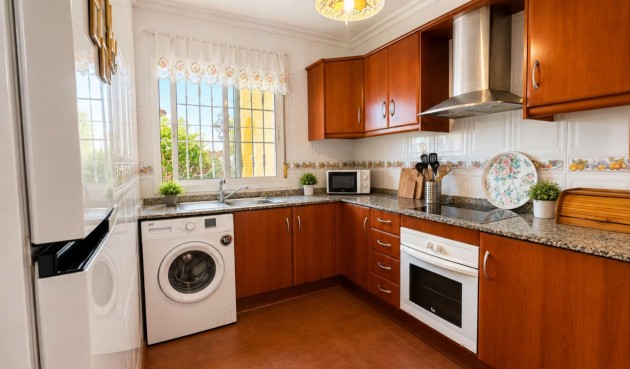 Resale - Bungalow -
Orihuela Costa - Lomas de Cabo Roig