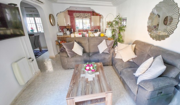 Resale - Villa -
Villamartin - Costa Blanca