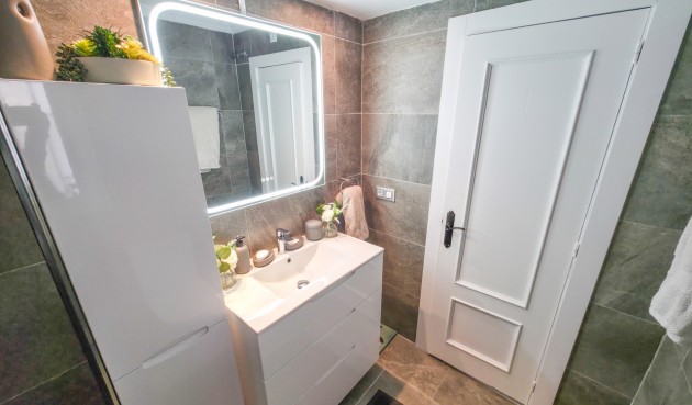 Resale - Villa -
Villamartin - Costa Blanca