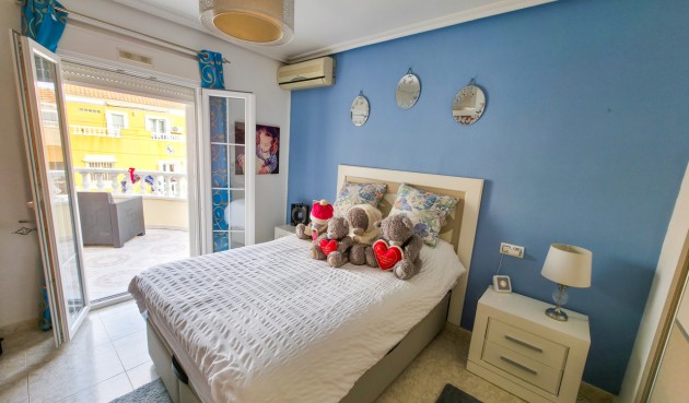 Resale - Villa -
Villamartin - Costa Blanca