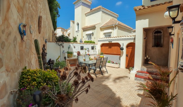 Resale - Villa -
Villamartin - Costa Blanca