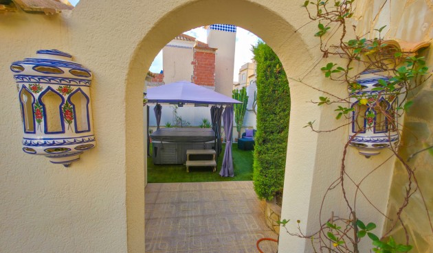 Resale - Villa -
Villamartin - Costa Blanca