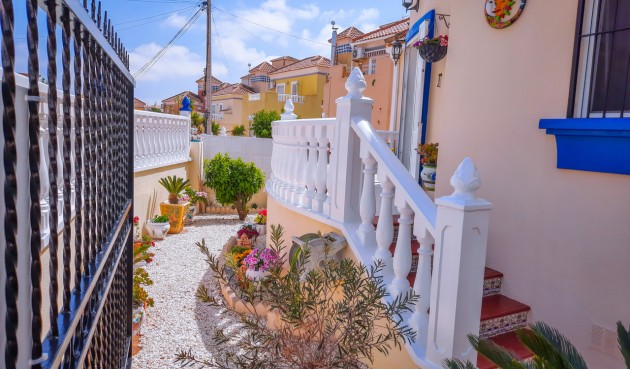 Resale - Villa -
Villamartin - Costa Blanca