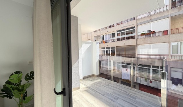 Resale - Apartment -
Torrevieja - Estacion De Autobuses