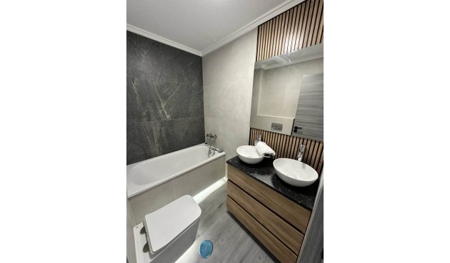 Resale - Apartment -
Torrevieja - Centro