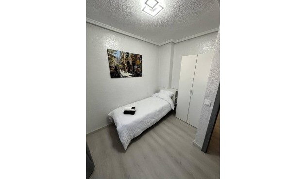 Resale - Apartment -
Torrevieja - Centro