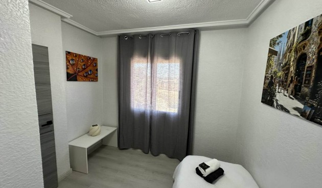 Resale - Apartment -
Torrevieja - Centro