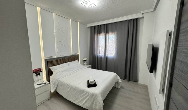 Resale - Apartment -
Torrevieja - Centro