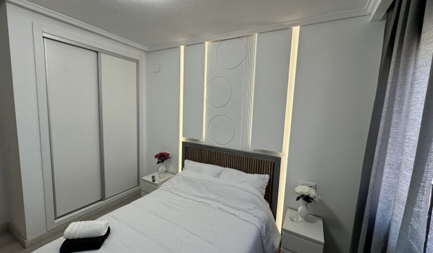 Resale - Apartment -
Torrevieja - Centro