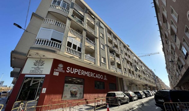 Resale - Apartment -
Torrevieja - Centro