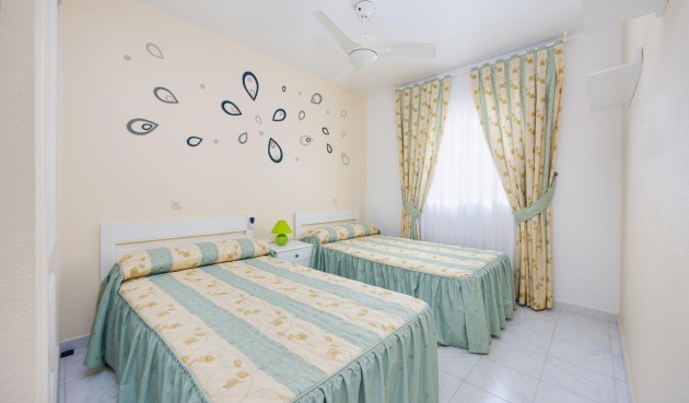 Resale - Villa -
Torrevieja - Torretas