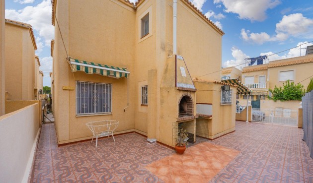 Resale - Villa -
Torrevieja - Torretas
