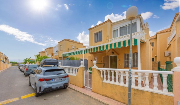 Resale - Villa -
Torrevieja - Torretas