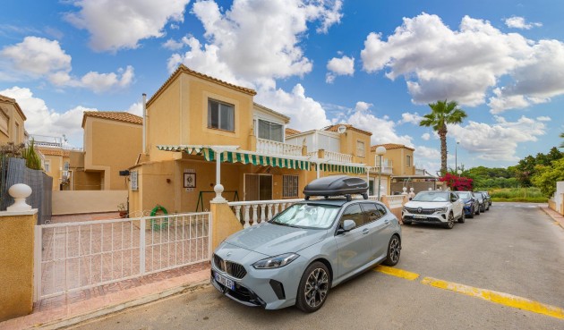 Resale - Villa -
Torrevieja - Torretas