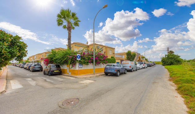 Resale - Villa -
Torrevieja - Torretas