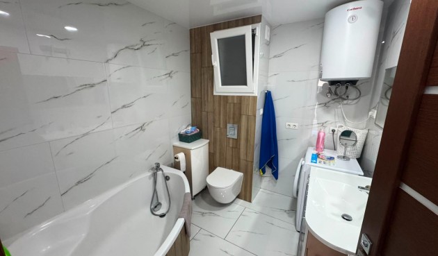 Resale - Apartment -
Torrevieja - Zona Los Frutales