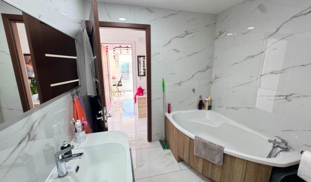 Resale - Apartment -
Torrevieja - Zona Los Frutales