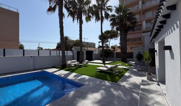 Återförsäljning - Villa -
Torrevieja - Punta Prima