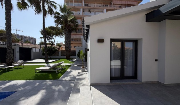 Återförsäljning - Villa -
Torrevieja - Punta Prima