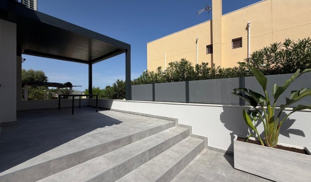 Återförsäljning - Villa -
Torrevieja - Punta Prima