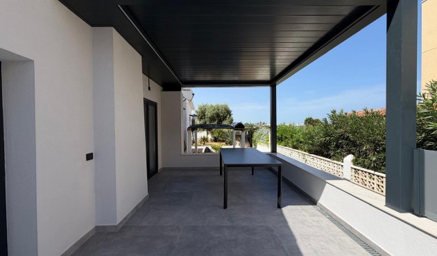 Återförsäljning - Villa -
Torrevieja - Punta Prima