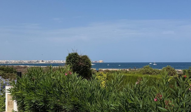 Återförsäljning - Villa -
Torrevieja - Punta Prima