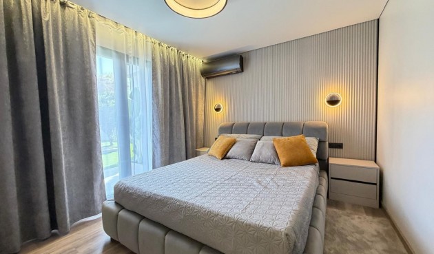 Återförsäljning - Villa -
Torrevieja - Punta Prima