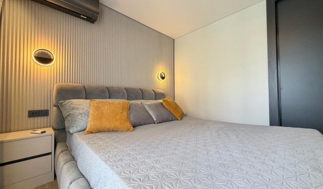 Återförsäljning - Villa -
Torrevieja - Punta Prima