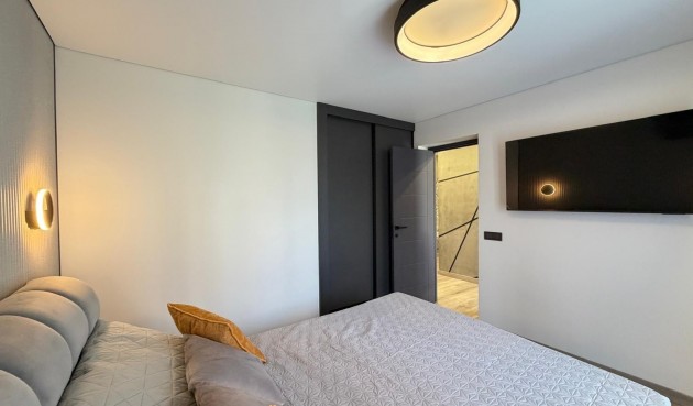 Återförsäljning - Villa -
Torrevieja - Punta Prima