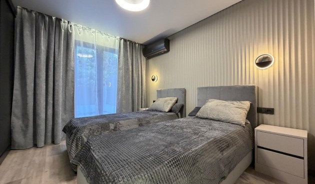 Återförsäljning - Villa -
Torrevieja - Punta Prima