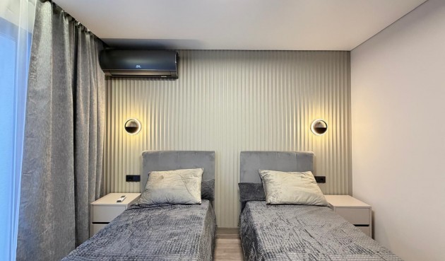 Återförsäljning - Villa -
Torrevieja - Punta Prima