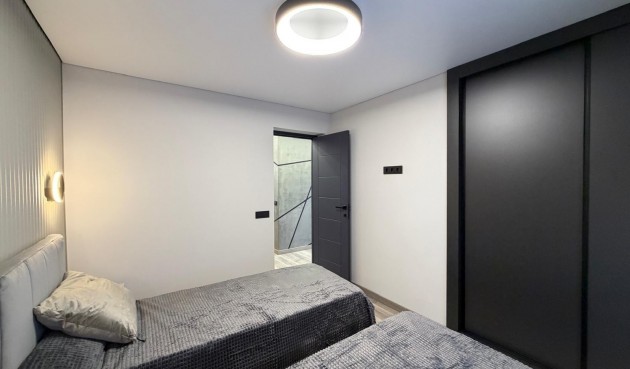 Återförsäljning - Villa -
Torrevieja - Punta Prima